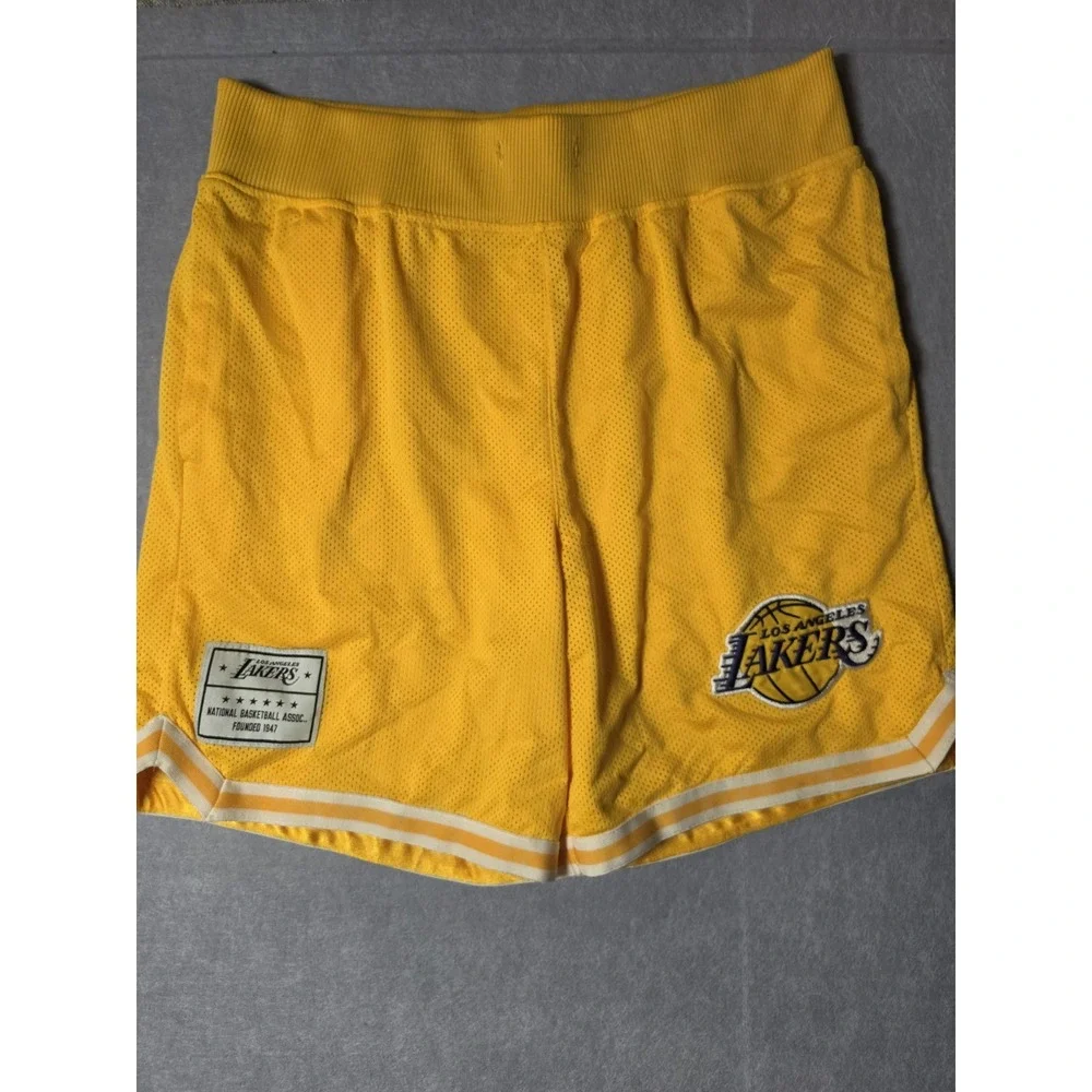 Los Angeles Lakers yellow mesh basketball shorts large No Drawstring